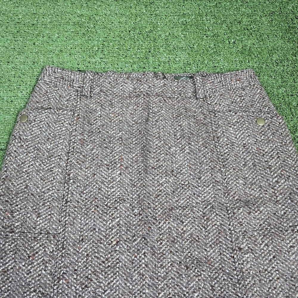 EDDIE BAUER | 48% WOOL BLEND CHEVRON WOVEN MINI SKIRT w\ BUTTONED SIDE POCKETS - Picture 4 of 15